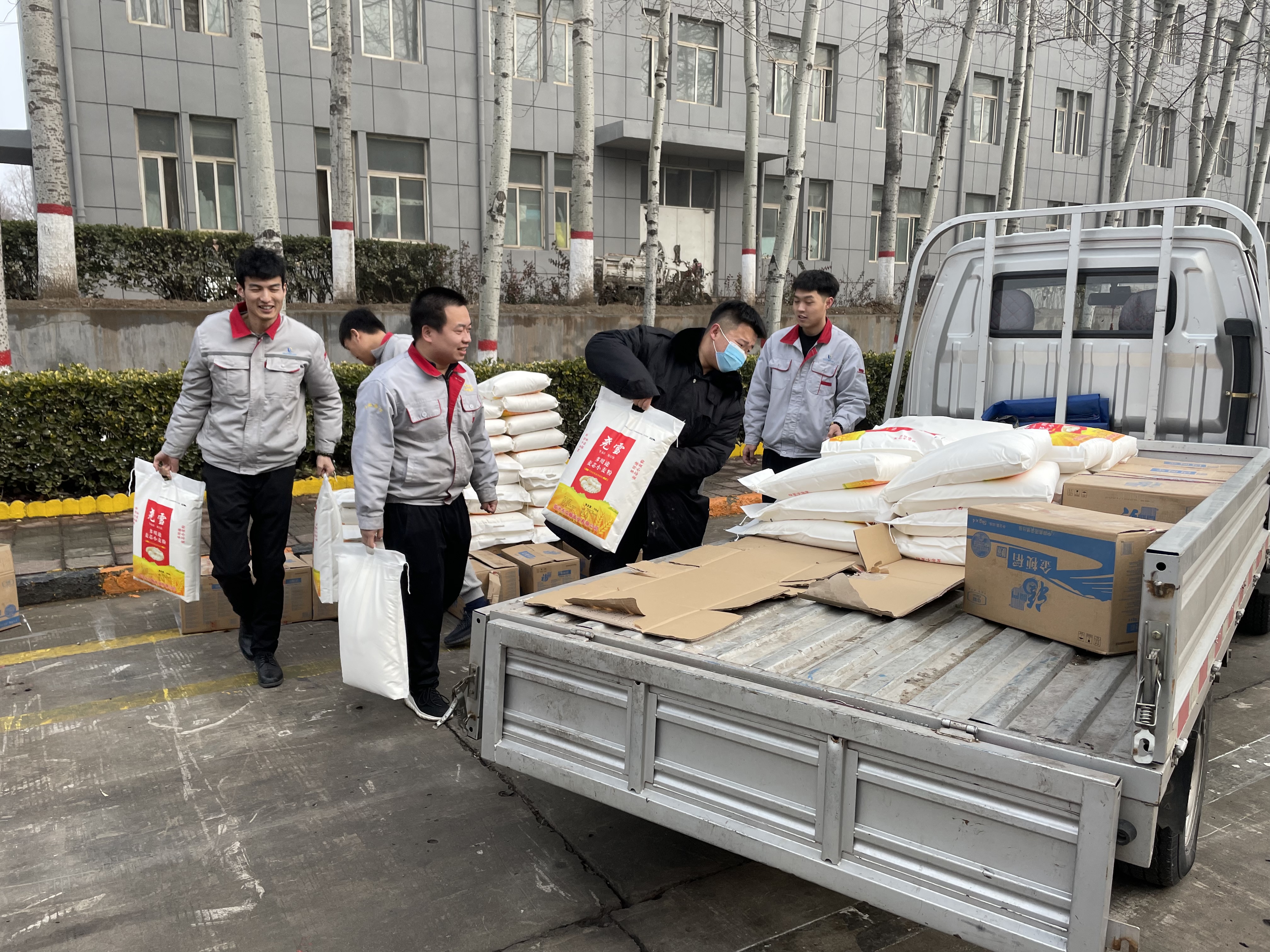 心系員工、溫暖新春——集團為全體職工發(fā)放春節(jié)福利