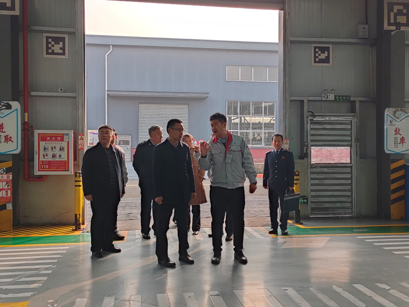 臨汾市稅務(wù)局黨委書記、局長(zhǎng)張鎖林一行蒞臨我司調(diào)研服務(wù)